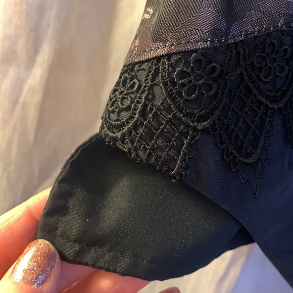 Laura M women’s vest with Angel Lace embellishments Black size Medium - Picture 7 of 7